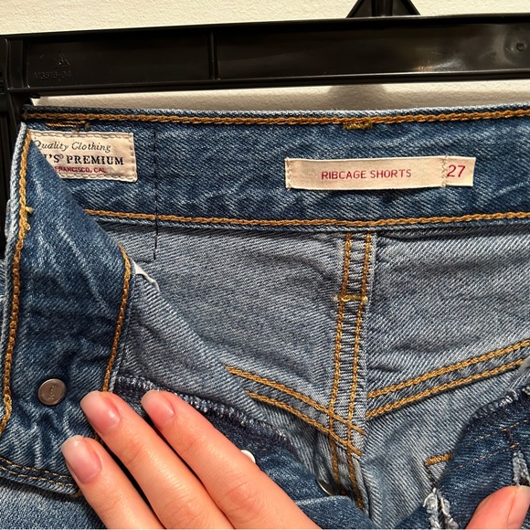 Levi’s ribcage shorts - Picture 2 of 3